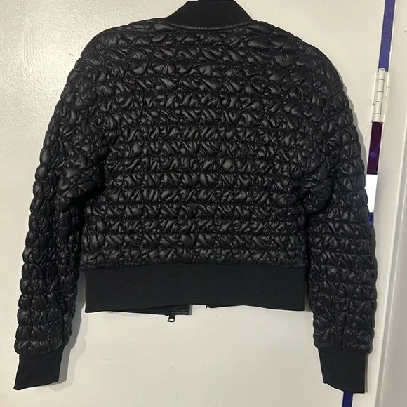 NWOT. Woman’s DKNY Jeans black cropped puffer jacket. Size S. - Picture 5 of 6